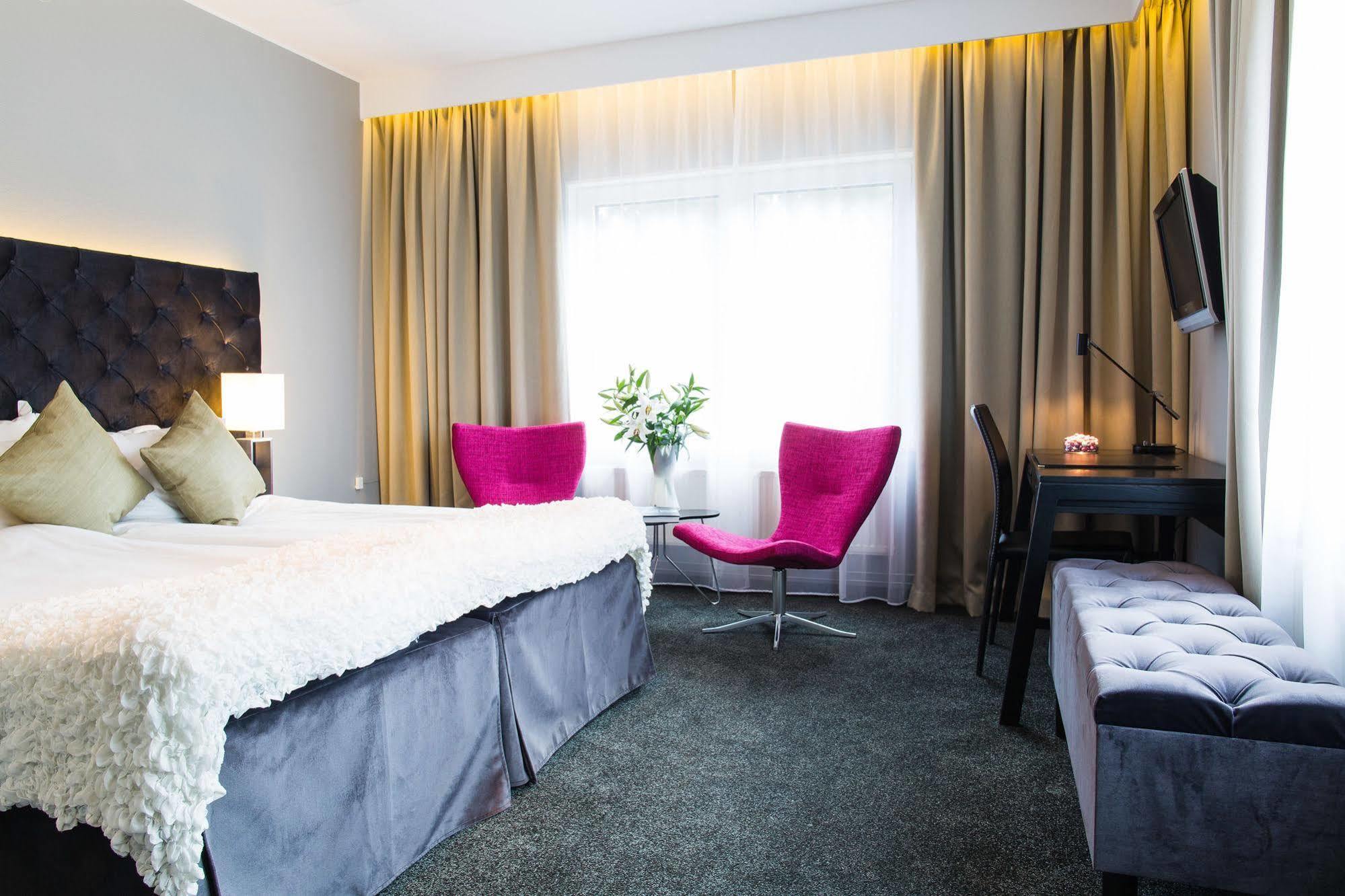 Nova Park Conference Hotel Knivsta  ภายนอก รูปภาพ