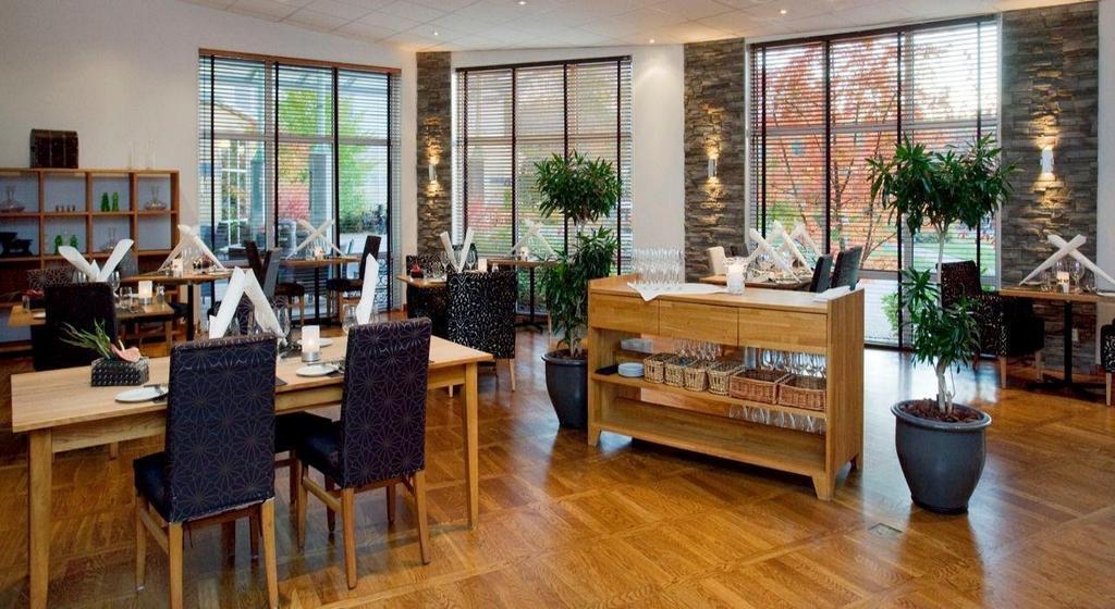 Nova Park Conference Hotel Knivsta  ภายนอก รูปภาพ